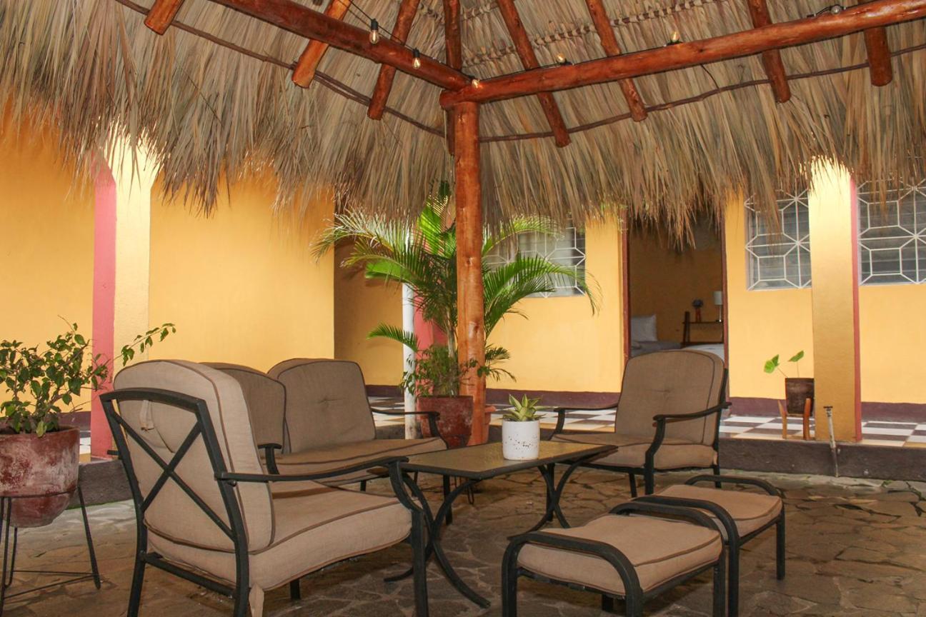 Casa Cempoal Bed & Breakfast Гранада Екстериор снимка
